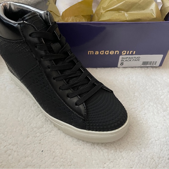 NEW WITH BOX (NWB) Madden Girl Supastud Black Pari Wedge Heeled Sneakers - Picture 3 of 6
